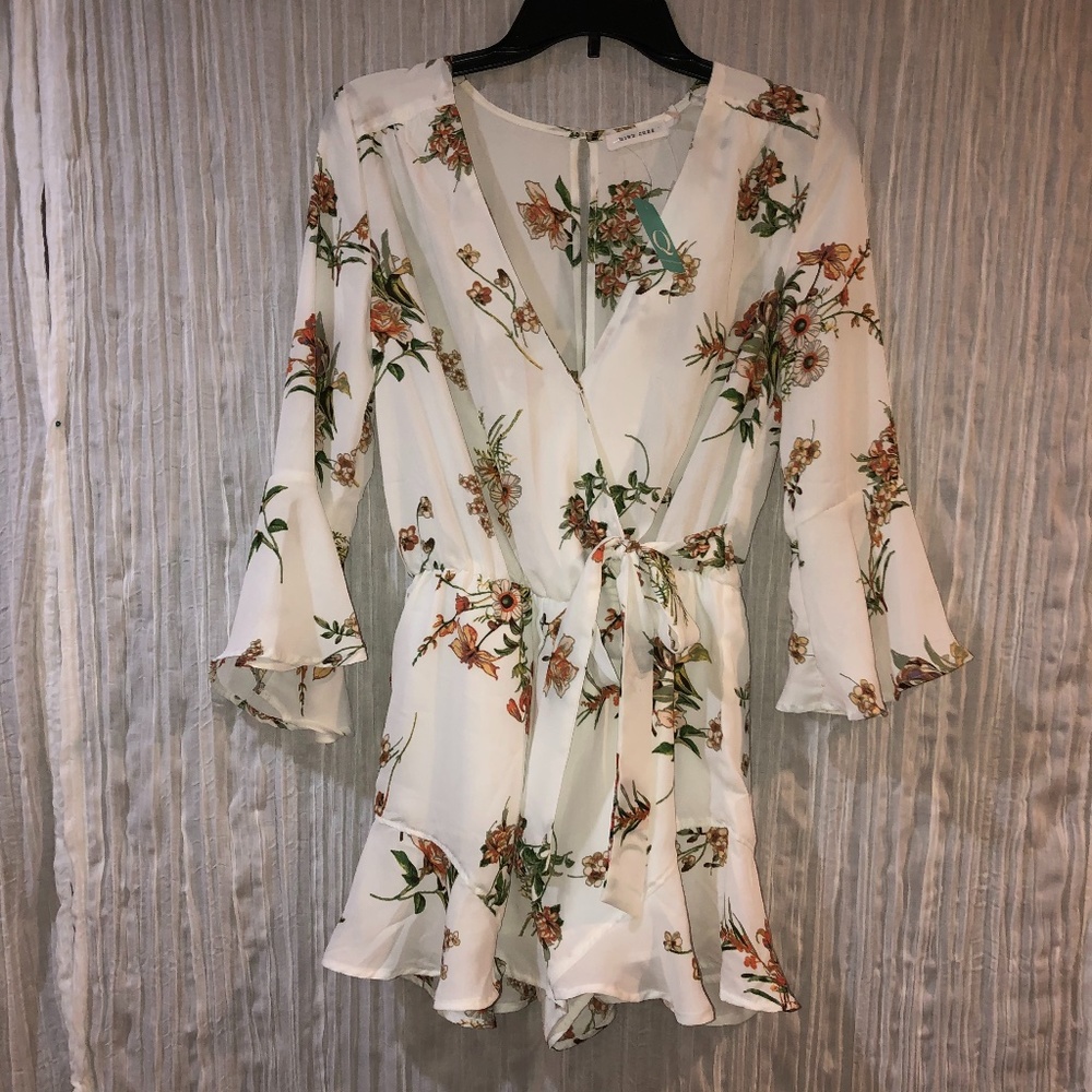 WHITE FLORAL SUMMER ROMPER NWT